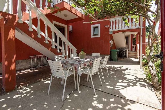 Residential and commercial building in Sutomore for sale — photo 9